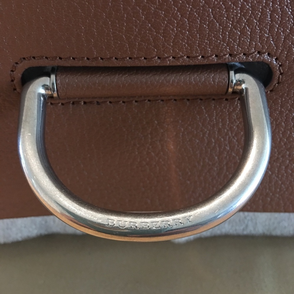 “SOLD “NWT Burberry Medium D Ring Crossbody Bag - Picture 4 of 8